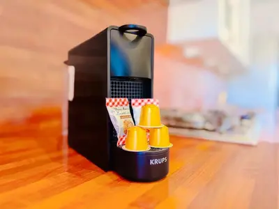 a black box with yellow mugs and a cell phone at L'Oasis - 3 Pièces centre Cannes in Cannes