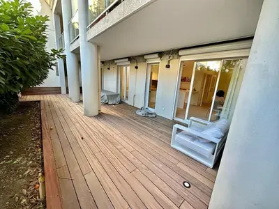 a porch of a house with two white chairs on it at CAM0 - appartement 2 chambres en rez-de-terrasse in Cannes
