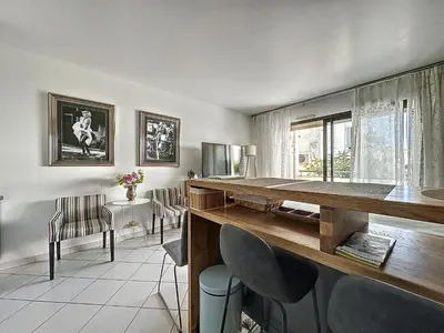a room with a desk with chairs and a window at Cannes - Studio en plein cœur de Cannes in Cannes