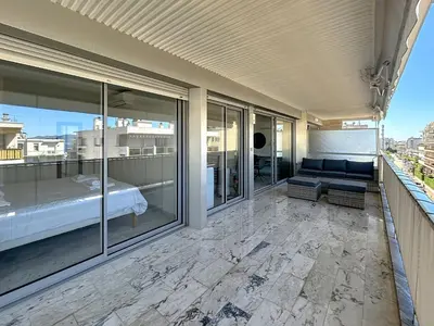a room with a balcony with a bed and windows at Appartement Canto bright appartement Croisette beach in Cannes