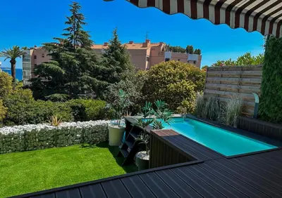 a small backyard with a swimming pool and grass at Piscine privée, Plages à pied & Palais à proximité in Cannes