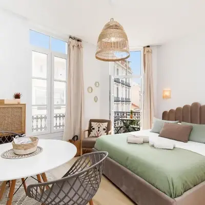 Comfortable studio W balcony Cannes center TGV