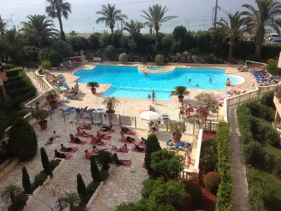 an overhead view of a swimming pool at a resort at Résidence La Palme d'Azur Cannes Verrerie in Cannes
