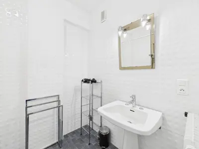 a white bathroom with a sink and a mirror at Central -300m Palais- Seaview-A/C-WIFI-spacieux in Cannes
