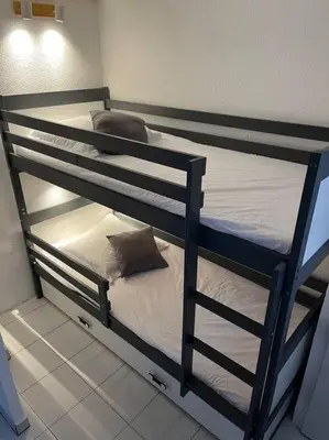 a couple of bunk beds in a room at Appartement vue sur mer in Cannes