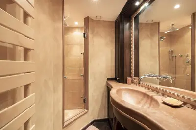 a bathroom with a large sink and a shower at Suite Jam - Superbe Appartement à Cannes in Cannes