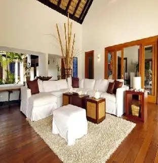 a living room with white couches and a rug at Darbin ~ in Cannes