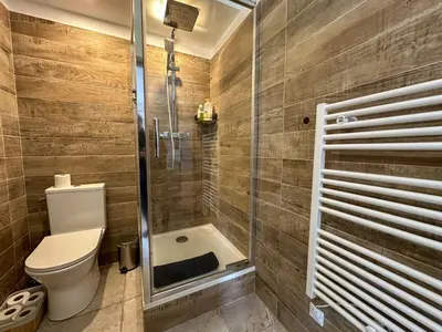 a bathroom with a toilet and a shower at COSY MADRID, appartement proche de la mer in Cannes