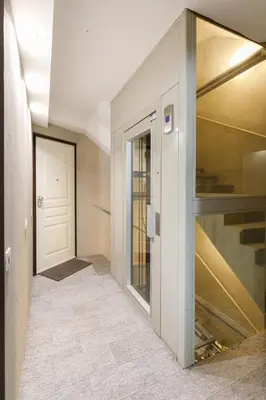a hallway with a door to a room with a floor at Elegant studio proche Palais des Festivals in Cannes