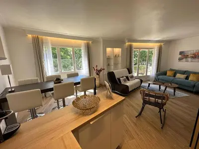 a living room with a couch and a table at Cannes : Appartement rénové proche plage in Cannes