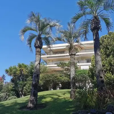 2 bedrooms seafront