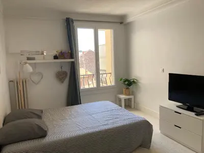 a bedroom with a bed and a flat screen tv at Studio à 10 min de la croisette et de la mer et 5 min de la gare in Cannes