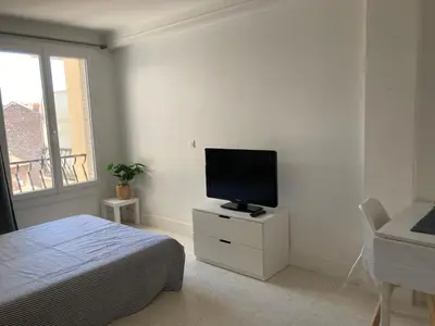 a bedroom with a bed and a television on a dresser at Studio à 10 min de la croisette et de la mer et 5 min de la gare in Cannes