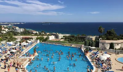 a group of people in a large swimming pool at EXCEPTIONNEL sur CANNES vue mer piscine in Cannes