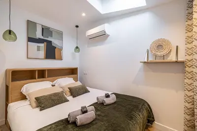a bedroom with a bed with two towels on it at MEY T2 - Superbe appartement 4 pers, 50m du vieux port et 2min à pied du palais in Cannes