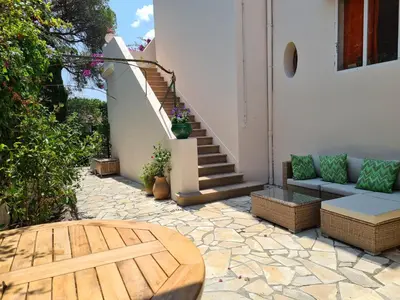a patio with a table and chairs and stairs at PROCHE CONGRES PLAGES CLIM in Cannes