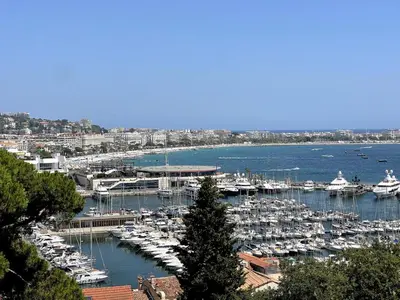 a harbor filled with lots of boats in the water at Beach Studio Cannes in Cannes