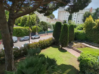 a view of a park with trees and bushes at Cannes Isola Bella entre mer et montagne in Cannes