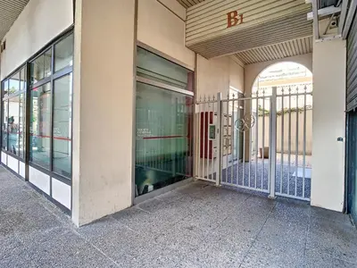 an entrance to a building with a gate at Appartement 3 chambres à proximité des plages in Cannes
