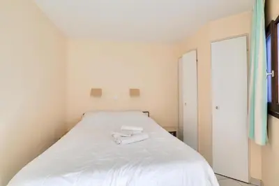 a bedroom with a bed with two towels on it at Résidence Cannes Verrerie - maeva Home - Appartement climatisé 3 pièces 4 personnes - Budget MAE-6894 in Cannes