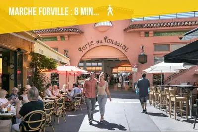 two people walking down a sidewalk in front of a building at TOP Choice Dispo Cannes Croisette Hotel Majestic Plages 1mn Palais 5mn in Le Cannet