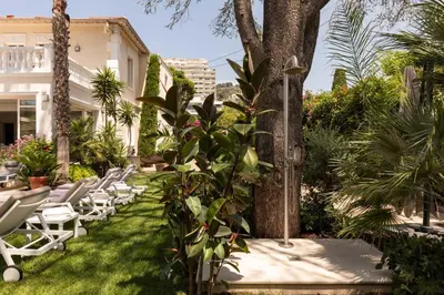 a row of chaise lounge chairs in a garden at Luxueuse Villa 7 chambres avec piscine - Cannes in Cannes