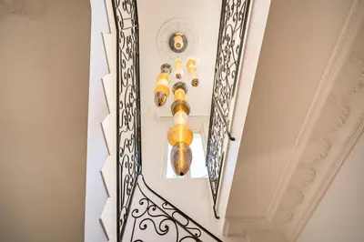 a hallway with a stairway with aigunigunigun at Luxueuse Villa 7 chambres avec piscine - Cannes in Cannes