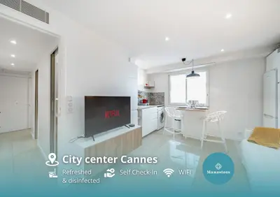 a living room with a tv and a kitchen at Centre - 10mn Palais - Plages - Croisette - AT in Cannes