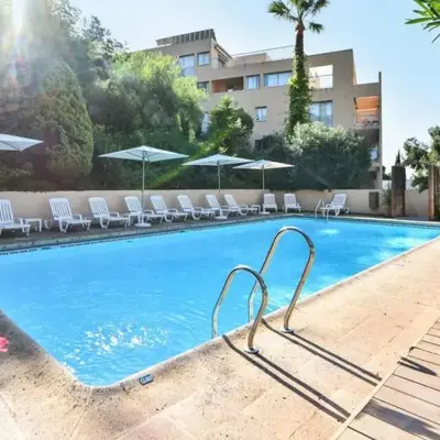 2 pièces climatisé dans résidence avec piscine