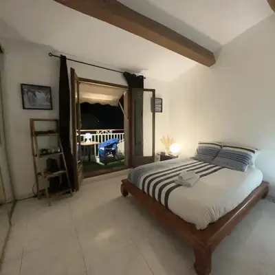 Chambre privée avec salle d’eau et terrasse au calme