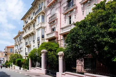 a pink building with a fence in front of it at Cannes Holidays - Charmant, authentique, 3 Chambres, calme, Palais & Plage in Cannes