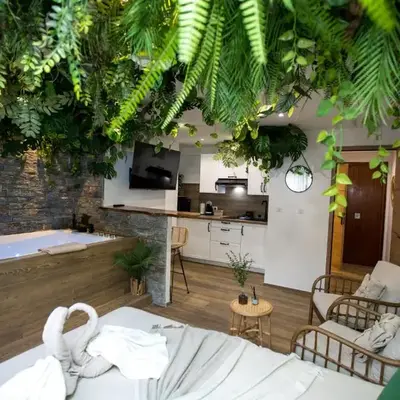 Jungle Room Jacuzzi Privé Évasion en amoureux