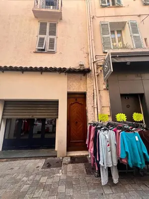 a street with a store with clothes on display at Joli Studio TERRASSE, Venizelos-CANNES CENTRE A0B169 in Cannes