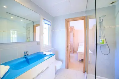 a bathroom with a sink and a shower at Villa Cynthia - Piscine - Plage (à 50m) - Palais Congrès - Calme absolu in Cannes