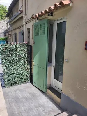 a green door on the side of a building at Grand Studio centre de Cannes in Cannes