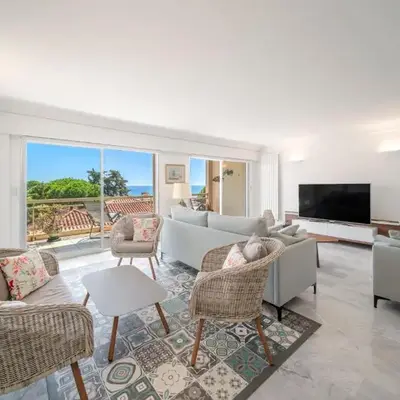 Bright apartment with sea view - Palm Beach