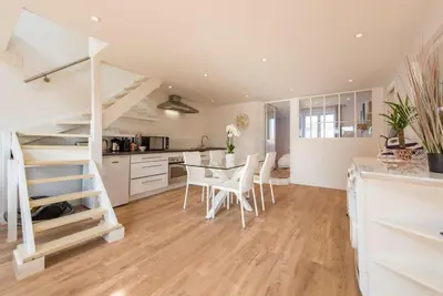 a kitchen and dining room with a table and chairs at Duplex Cannes plein Centre, Zone Piétonne, 2 Chambres in Cannes