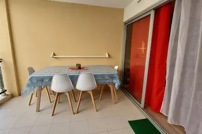 a blue table and chairs in a room at WOW* mer/piscine/climat/parking in Cannes