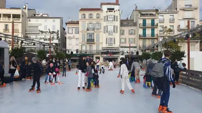 a group of people in roller skates on a city street at Bel Appartement Typique proche du Palais et Plages in Cannes