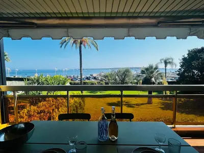 a table with a view of the ocean from a restaurant at Les yeux dans le bleu, Cannes Vue mer in Cannes