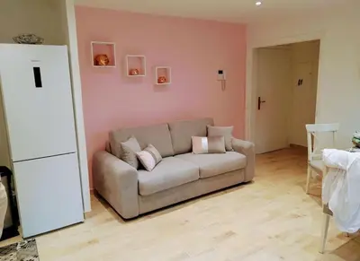 a living room with a couch and a refrigerator at Appartement 2 pièces dans résidence avec piscine Isola Bella in Cannes