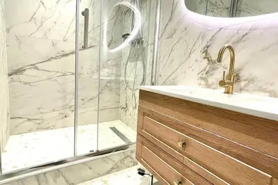 a bathroom with a shower and a sink at KEEP IN TOUCH 3 BEDROOM/3 BATHROOM/WIFI in Cannes