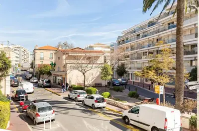 a busy city street with cars parked on the road at L'Ariane - Studio - 5 min Plage - Climatisé in Cannes