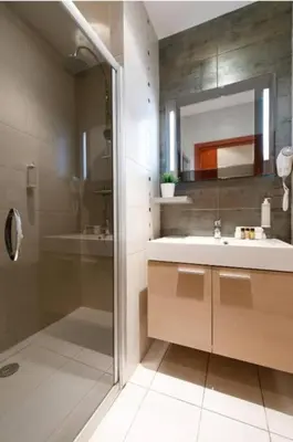 a bathroom with a shower and a sink and a mirror at Centre ville à 5 mn à pied du Palais et plages in Cannes
