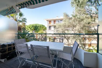 a white table and chairs on a balcony at Appartement calme et confortable -terrasse- Cannes in Cannes
