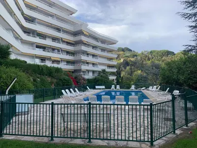 a building with a pool in front of a building at Cannes vue mer in Cannes