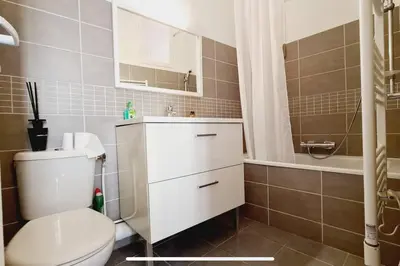 a bathroom with a toilet and a sink and a tub at Appartement Canne 1 chambre - 21JOFFRE in Cannes