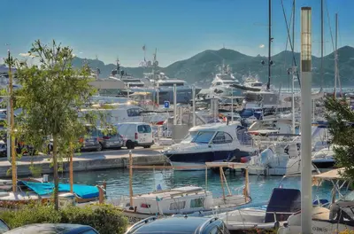 a bunch of boats docked in a harbor at Jul - Studette - Croisette - VCA in Cannes