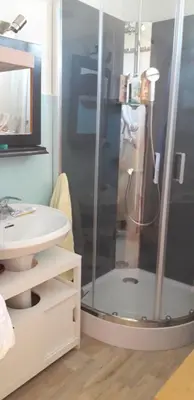 a bathroom with a shower and a sink at Joli appartement vue sur mer in Cannes