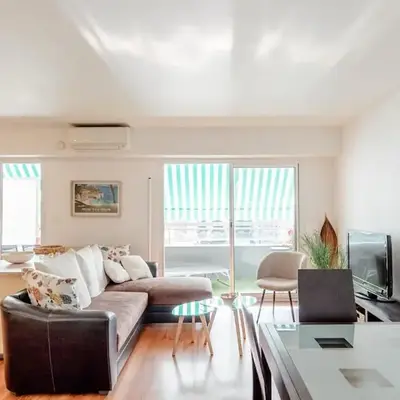 Bright 2 Bed Apt in Cannes